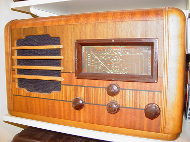 HMV Model 886 Table Radio