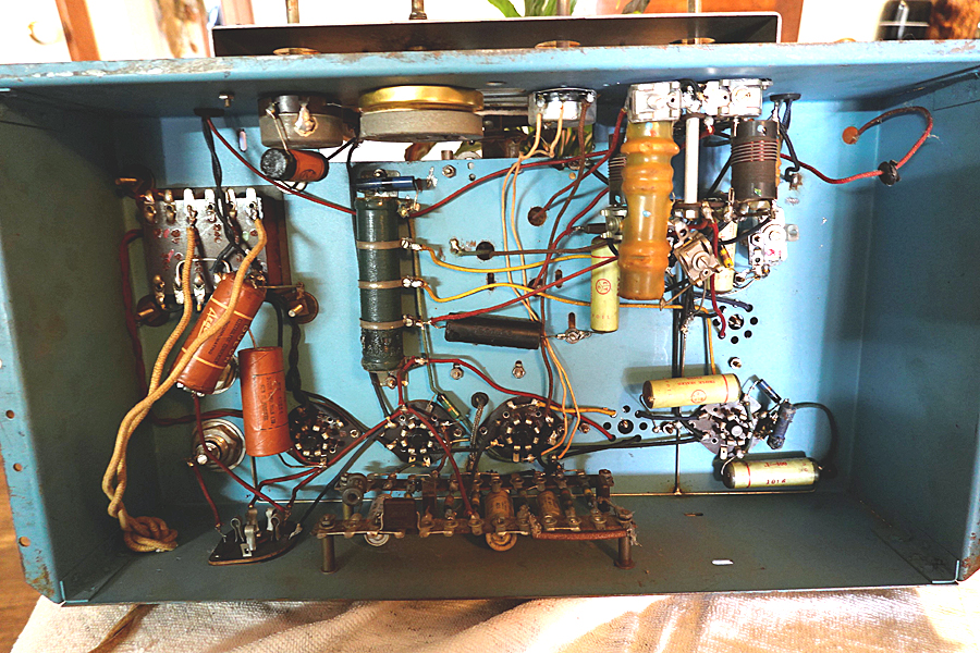 Airplayer valve radio chassis