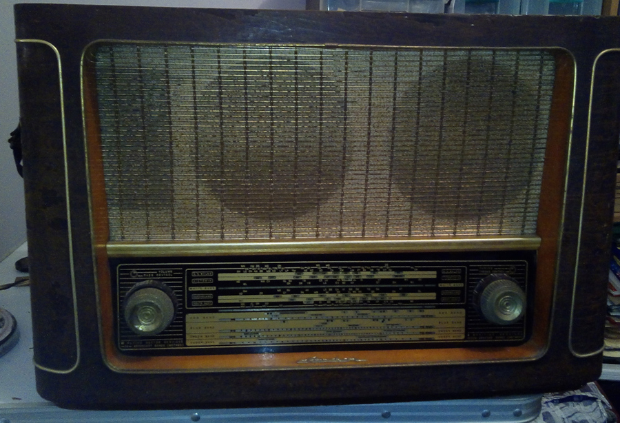 Astor table radio