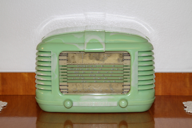 Astor Mickey mantel radio