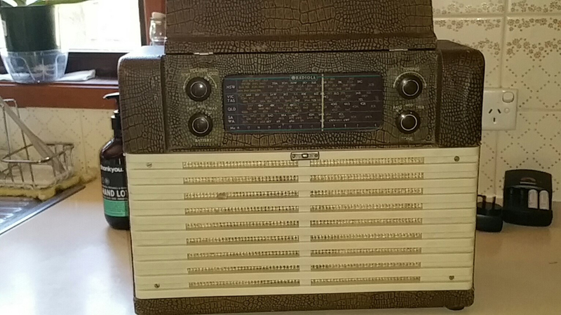 AWA 453PZ Portable Valve Radio
