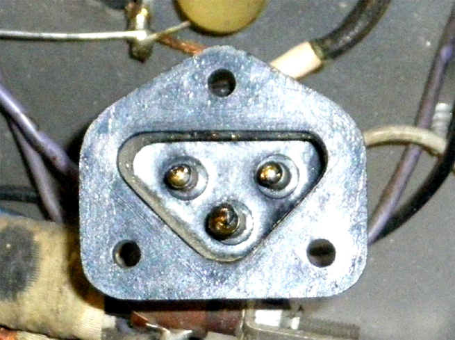AWA Male 3 Pin Socket