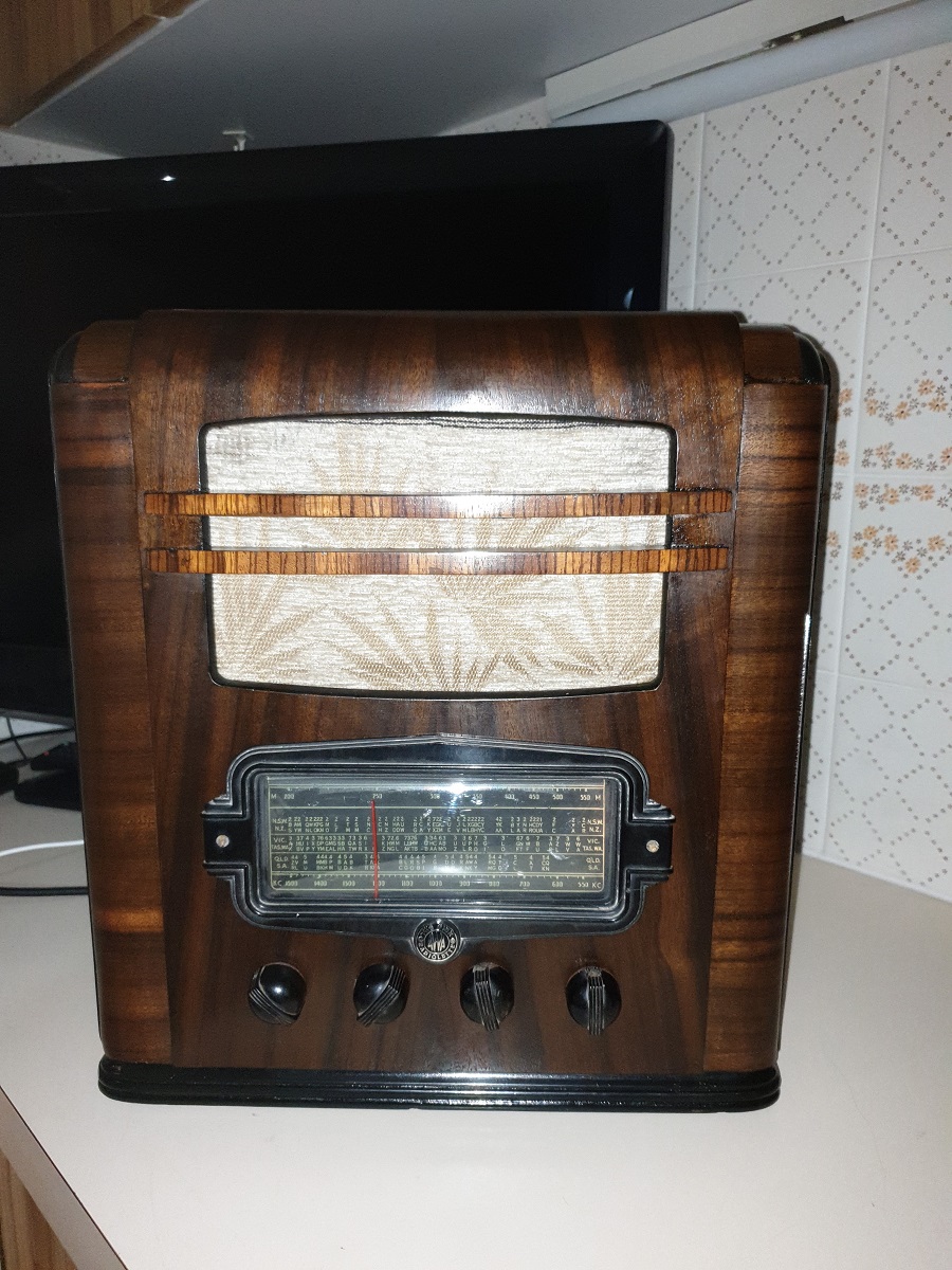 AWA Radiola Valve Radio