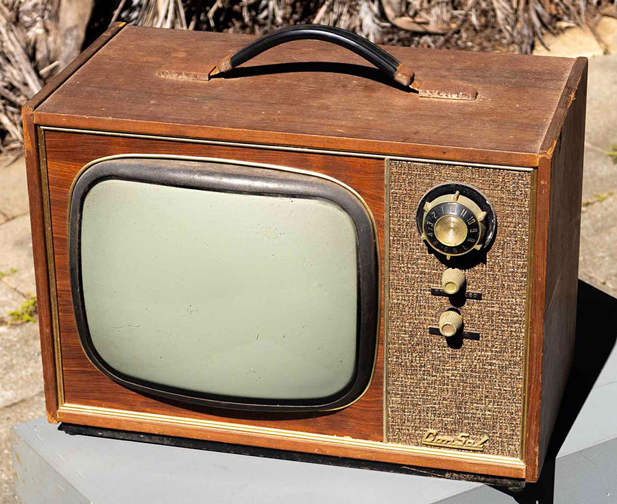 Consol valve television