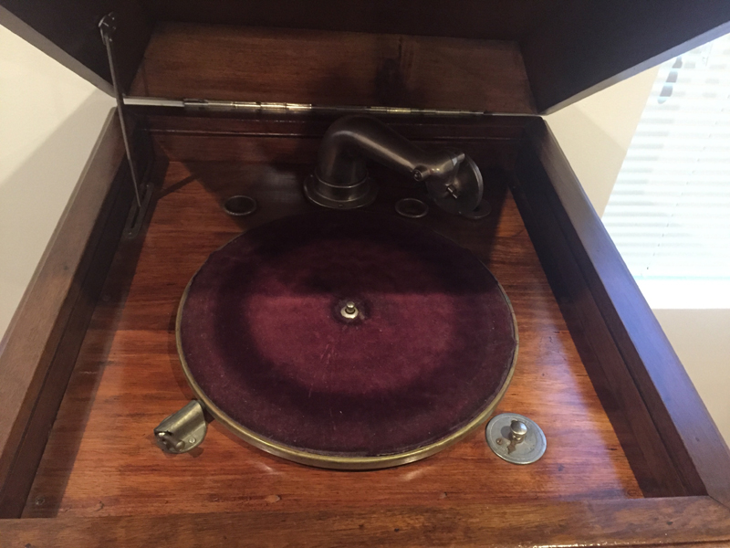 Console Gramophone