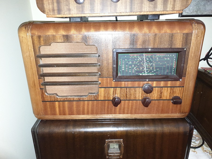 HMV 660 Radio