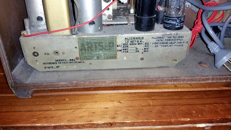 HMV 886 Table Radio