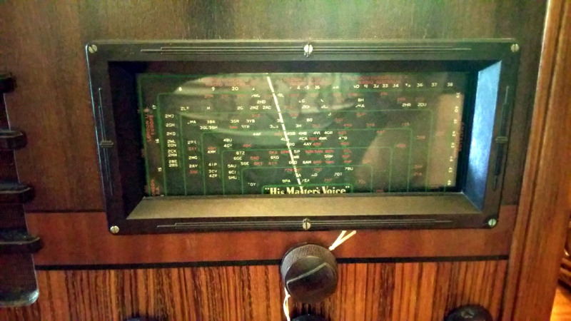 HMV 886 Table Radio
