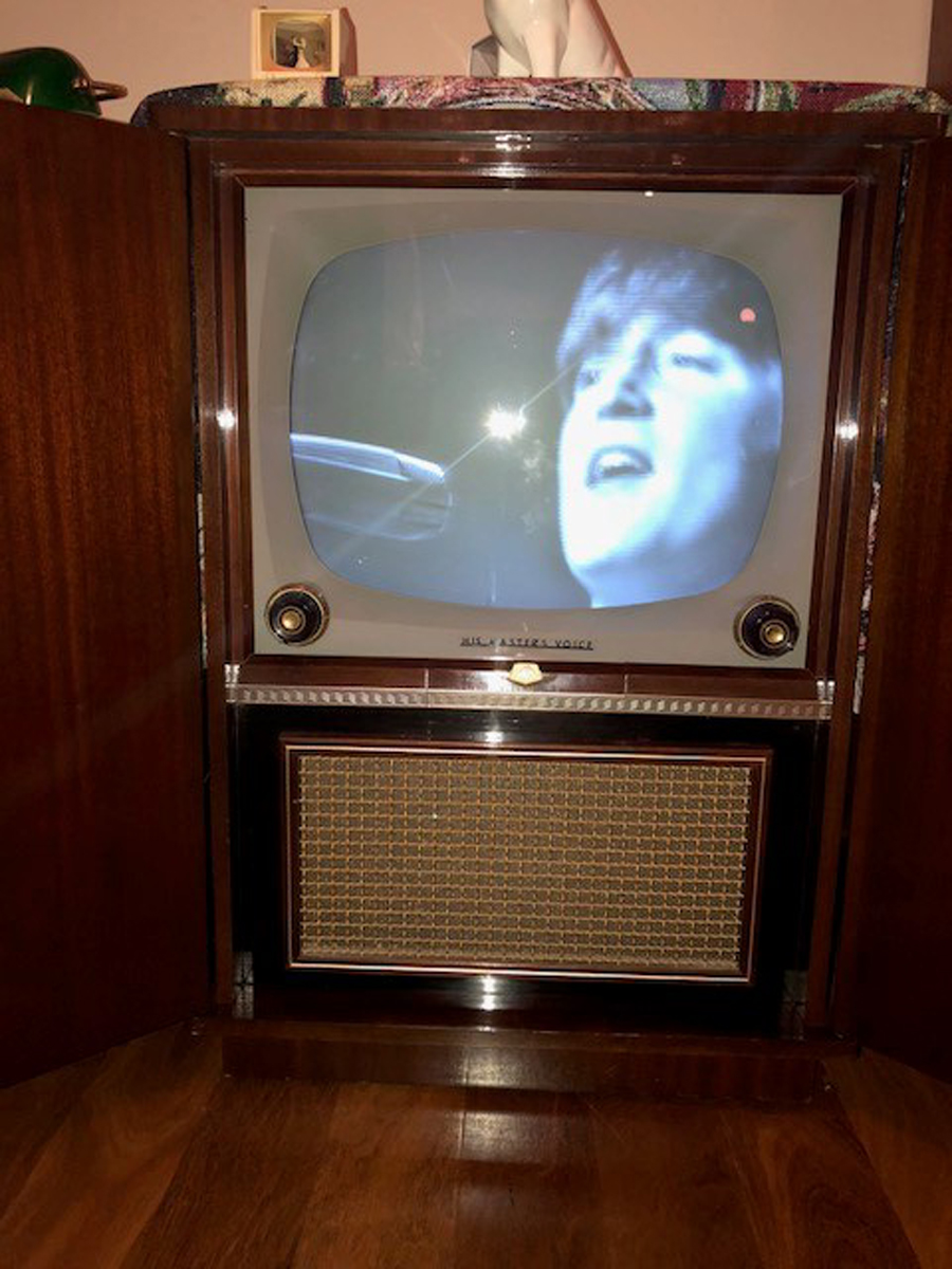 HMV F3 Valve Television