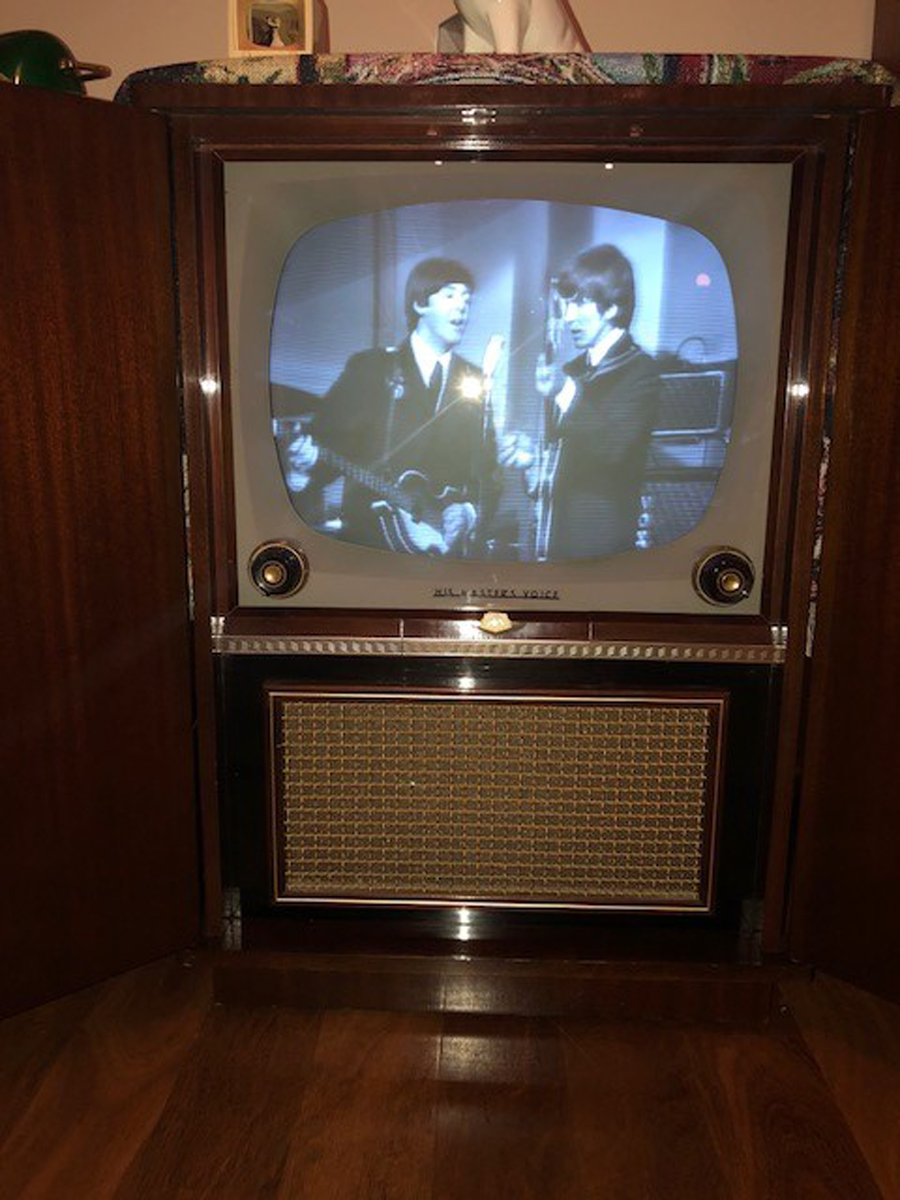 HMV F3 Valve Television
