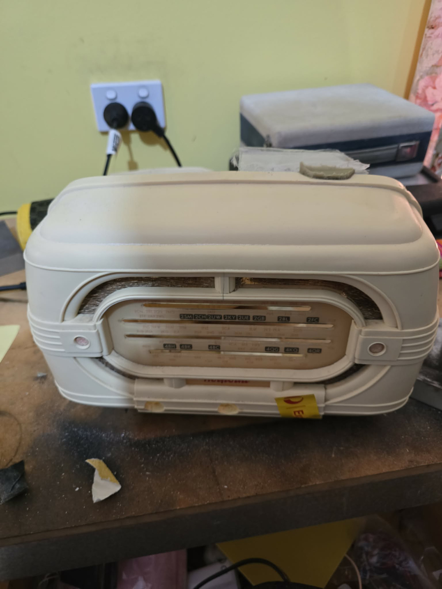 Hotpoint valve radio