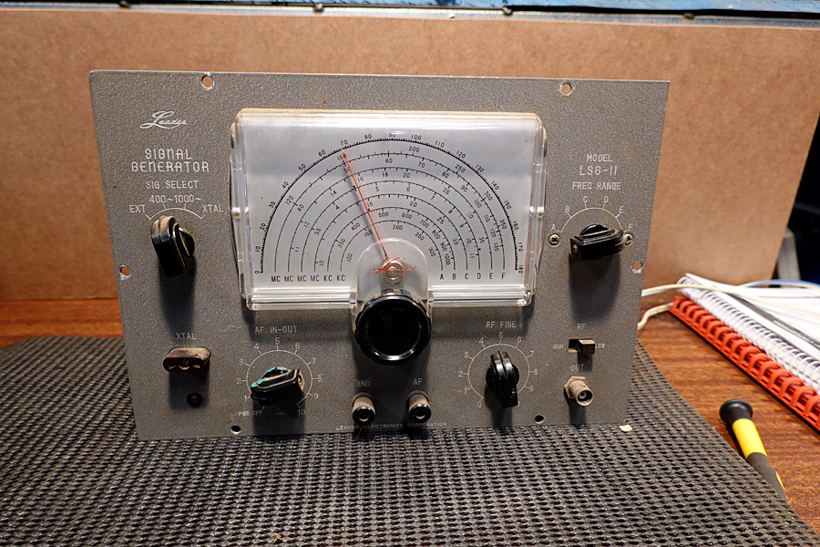 Leader LSG 11 - Signal Generator