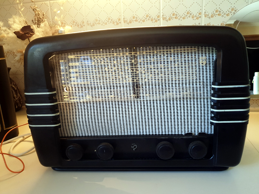 Philips 124 Valve Radio