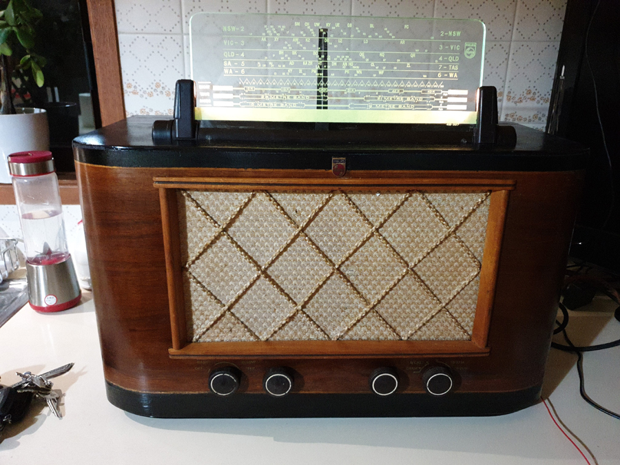 Philips model 125 Radio
