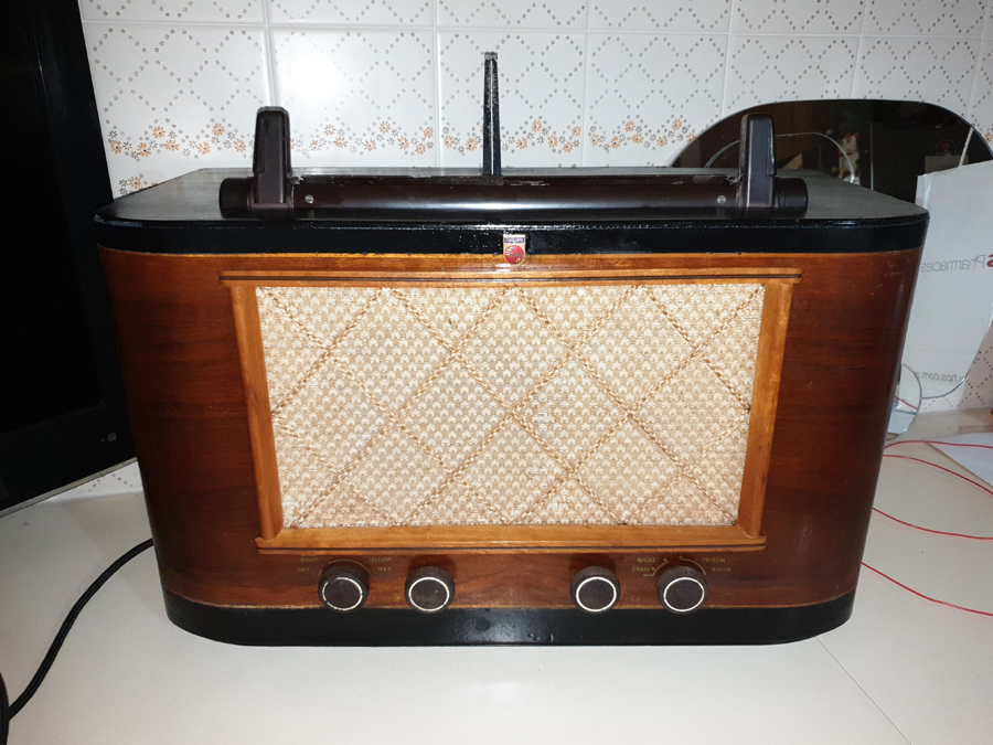 Philips 125 Valve Radio