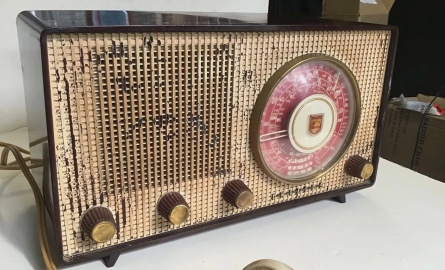 Philips Model 127 Valve Radio