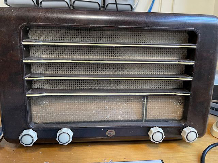 Philips valve radio