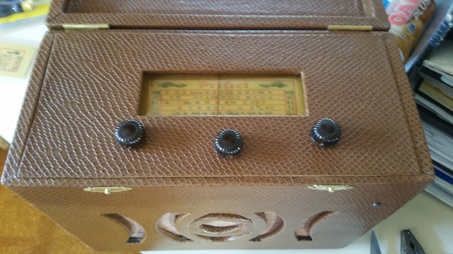 Prefect Valve Radio