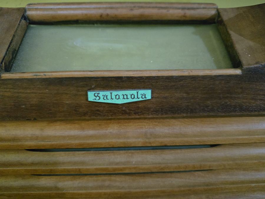 Salonola valve radio