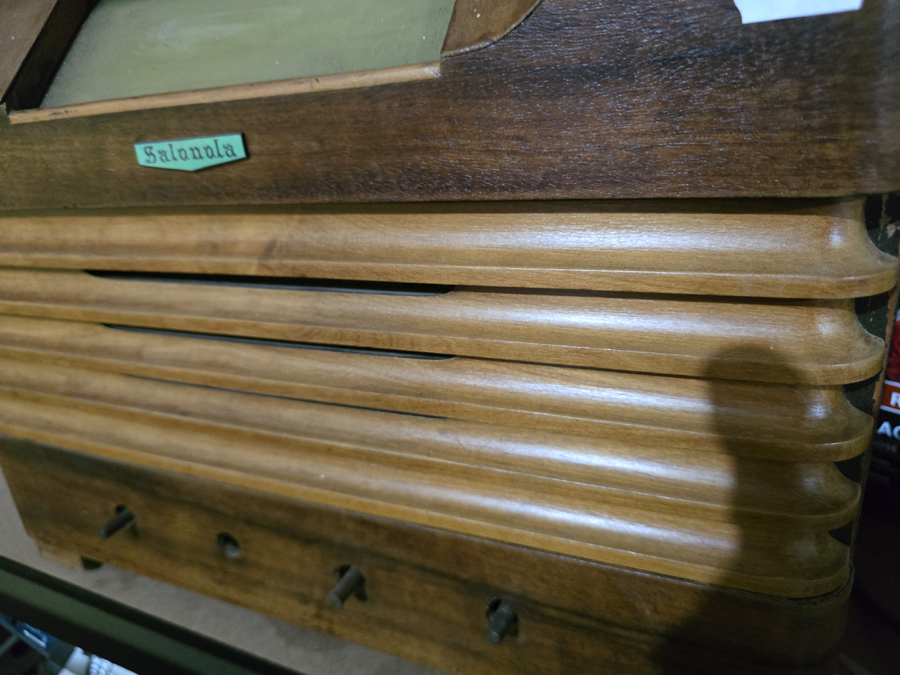 Salonola valve radio