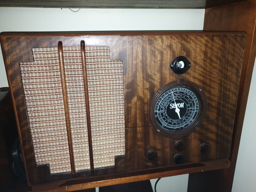 Seyon Table Radio