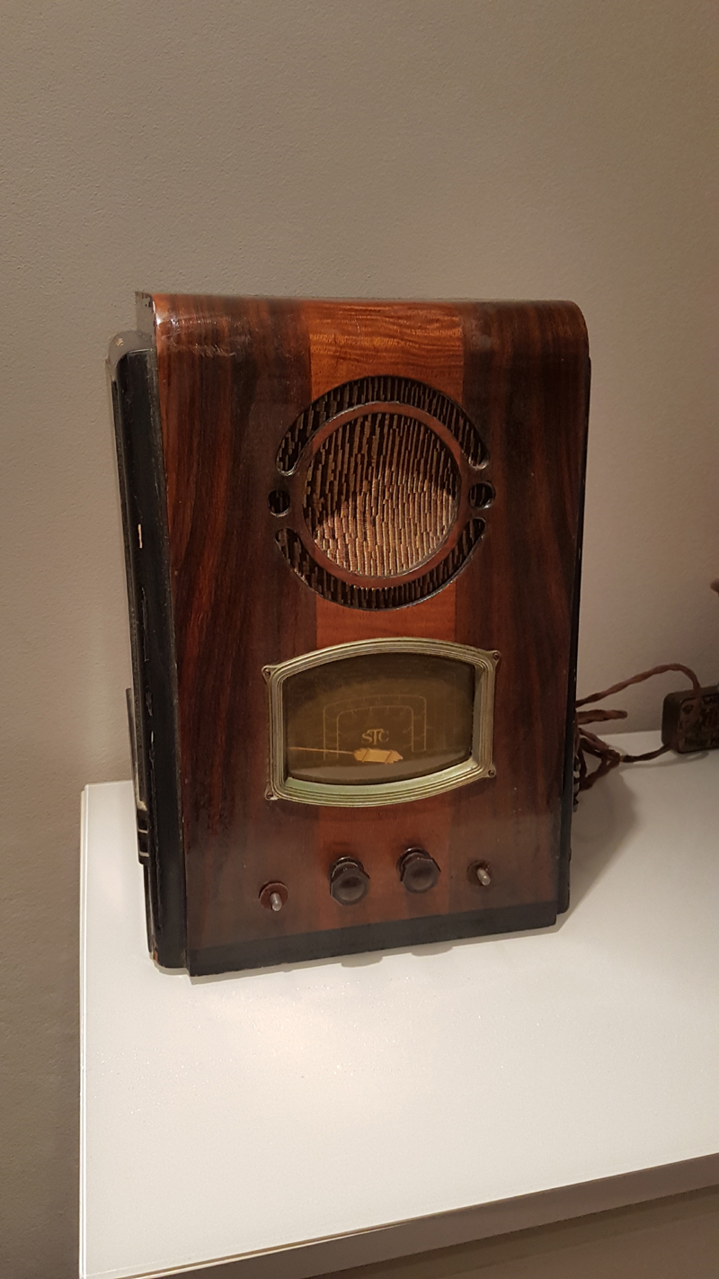 STC 520 Table Radio