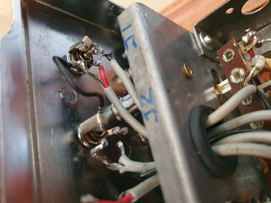 Valve radio stereo jacks