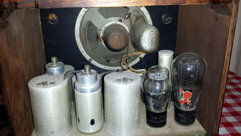 Stirling Table Radio