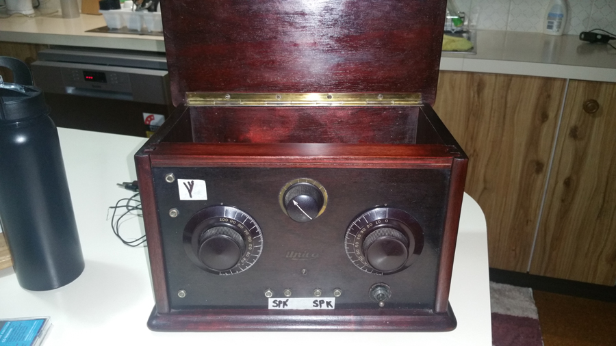 Unica Valve Radio