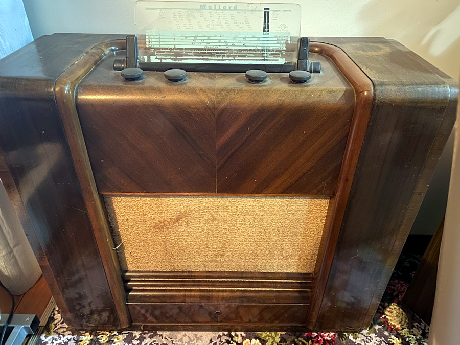 Mullard valve radio