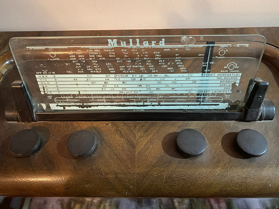 Mullard valve radio